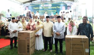 ---- 1.jpg1.jpg-.jpg-.jpg1.jpg-.jpga.jpg-.jpg-.jpg-.jpg-.jpg-.jpg- Gubernur Arinal Menghadiri Pengajian Akbar Pemerintah Provinsi Lampung di Lapangan Merdeka Kecamatan Sekampung Lampung Timur
