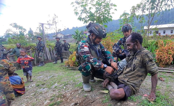 Medical Services To The Community, TNI Task Forces Visited The Titigi Village Intan Jaya