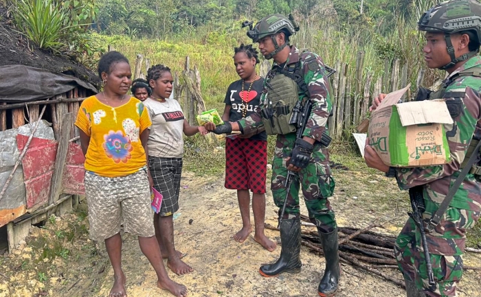 Door-to-Door Social Services In Bilogai, TNI Task Forces Welcomed With Enthusiasm By The Residents