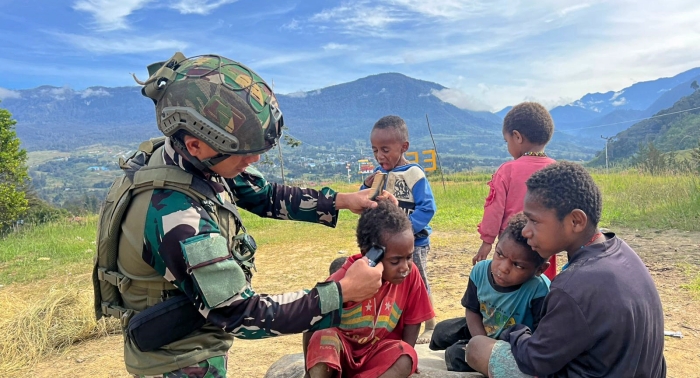 TNI Task Forces Care For Haircuts Welcomed Cheerfully By The Gome Children