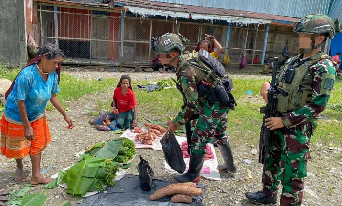 Rosita TNI Marinir Bantu Ekonomi Warga Kiribun