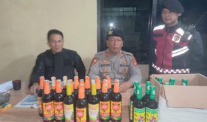 Grebek Rumah Kontrakan di Bungursari, Polres Tasikmalaya Kota Berhasil Amankan Ratusan Botol Miras
