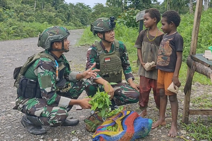 Satgas Habema Gelar Hari Berkat, Warga Matoa Antusias