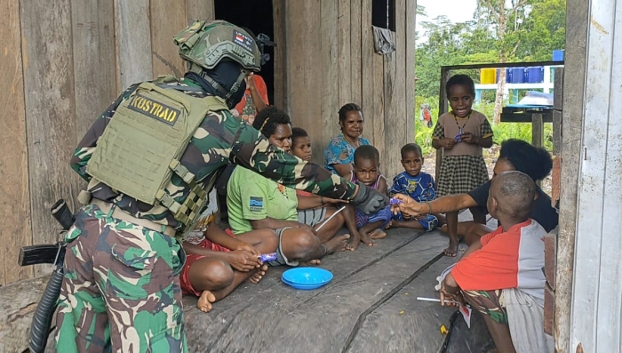 Helping People's Basic Necessities, TNI Task Forces Visited Houses Of The Puyagiya Residents