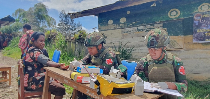 Baksos Satgas TNI Pengobatan Gratis Disambut Gembira Warga Gigobak