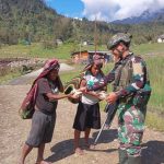 The Habema Distributed Free Food, Yauria Residents Cheerful