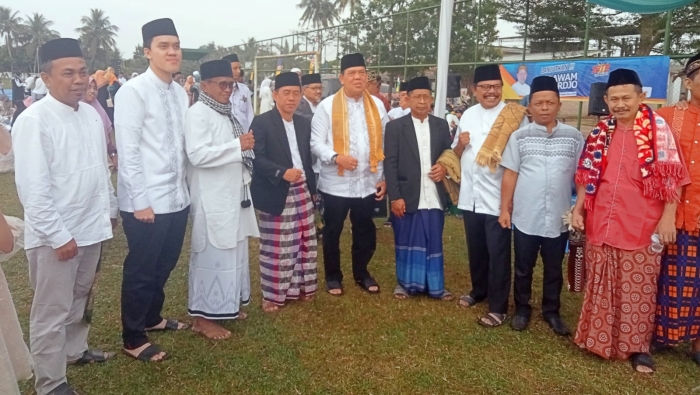 Bupati Lampung Timur  M Dawam Rahardjo  Memberikan khutbah Idul Adha di Lapangan di Lapangan Merdeka, Kecamatan Batanghari