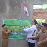 Bendera Merah Putih Dinaikan Sebagai Tanda Pembangunan Gedung MUI Kuningan ke Tahap Atap Genteng