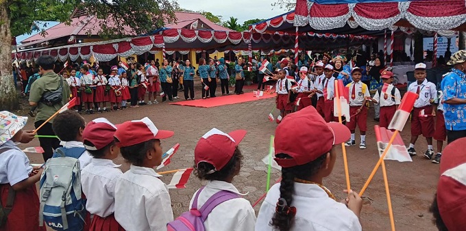 Babinsa Koramil Kota Amankan Kegiatan Perayaan Hari Anak Nasional 2024 Di Distrik Kwamki Narama Kabupaten Mimika