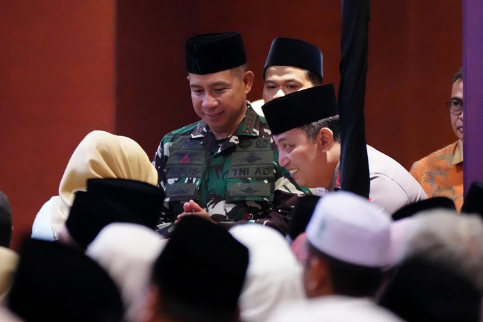 Panglima TNI Dampingi Wakil Presiden RI di Tasyakuran Milad MUI ke-49