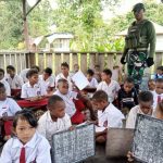 Students Of The Mumugu Rimba School Happily Welcomed The First Day Of School After TNI Renovated The School