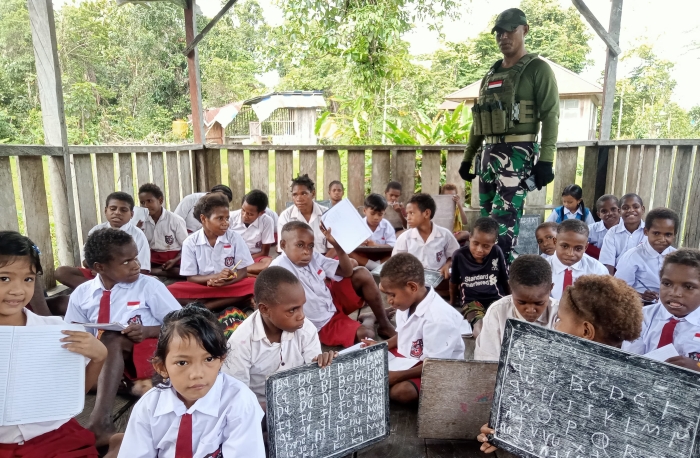 Students Of The Mumugu Rimba School Happily Welcomed The First Day Of School After TNI Renovated The School