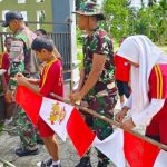 Semarakkan Semangat Nasionalisme Satgas Yonif 122/TS Hias Sekolah Nuansa Merah Putih di SD Negeri Pitewi