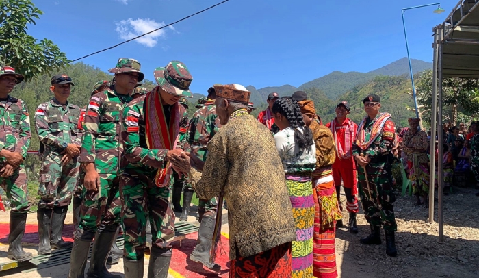 Berikan Kado Kemerdekaan di Perbatasan RI-RDTL, Satgas Yonkav 6/NK Resmikan Jembatan Naga Karimata (JENAKA)