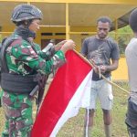 Sambut Perayaan 17 Agustus , Satgas Yonif 122/TS Tanam 150 Bibit Pohon Kemiri Dan Pemasangan Bendera Merah Putih