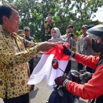 Pemkab OKI Bagikan 1.500 Bendera Merah Putih