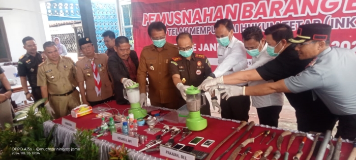 Kejari OKI Musnahkan Barang Bukti 117 Berkas Perkara