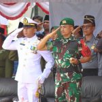 Dari Ujung Timur Indonesia, Satgas Yonif 122/TS Kibarkan Bendera Merah Putih Dan Tampilkan Atraks