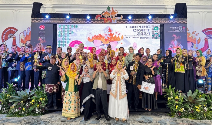 Pemerintah Kabupaten Lampung Timur Mengadakan Fashion Show Busana Kreasi Tapis Khas Lampung Timur di Lampung Craft 2024