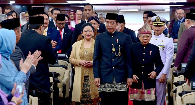 Berbusana Demang dan Kain Ujung Serong Khas Betawi, Presiden Jokowi Berpidato di Gedung Nusantara