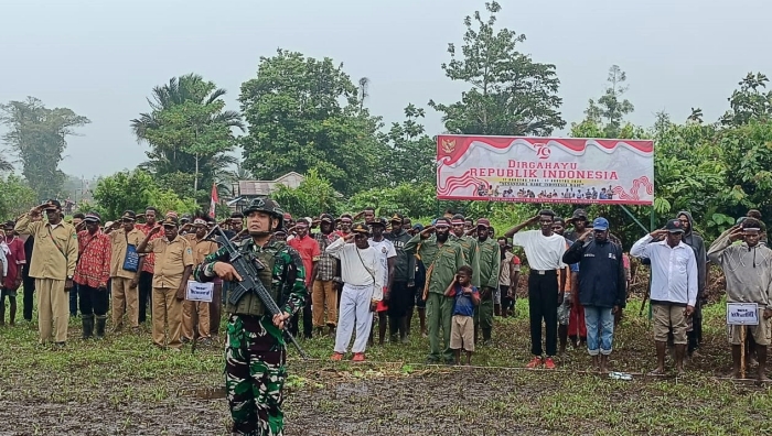 Satgas Habema Gelar Upacara Peringatan Kemerdekaan Ke-79 Republik Indonesia di Kampung Mumugu