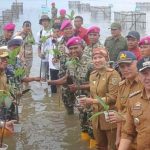 Jelang HUT ke-79 Th Korps Marinir: Brigif 4 Mar/BS Bersama MNC Peduli dan Golden Tulip Tanam Ribuan Mangrove